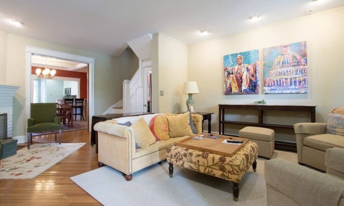 Columbia Heights Maison | Art en vedette par Maggie O'Neill