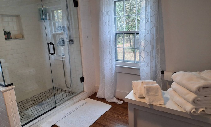 Ivoryton Maison | Historic Sanctuary on the Pond