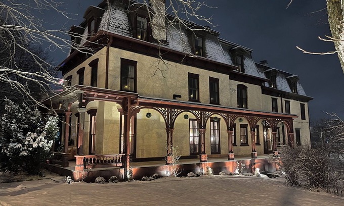 Seneca Falls Maison | Historic Seneca Falls Suite with Spa & Gardens