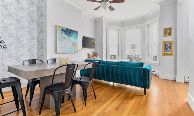 Ward Two Copropriété | Historic Somerville Cambridge 1 Bed, Inman Square