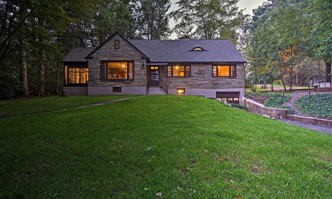Wapwallopen Cottage | Cottage en pierre historique avec foyer - Marche jusqu'au lac Lily