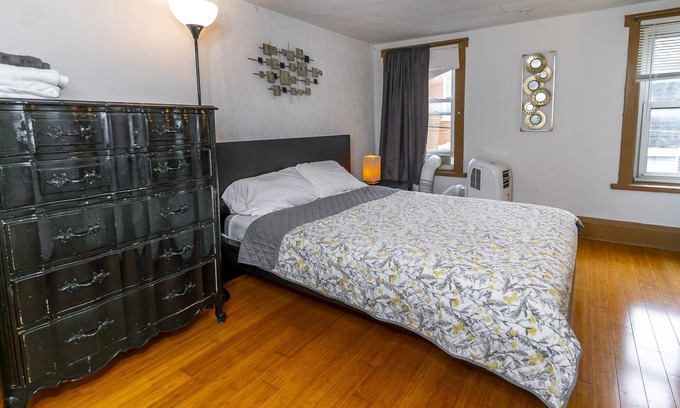 Bloomfield Appartement | Charming Guest House - Pittsburgh's Little Italy!