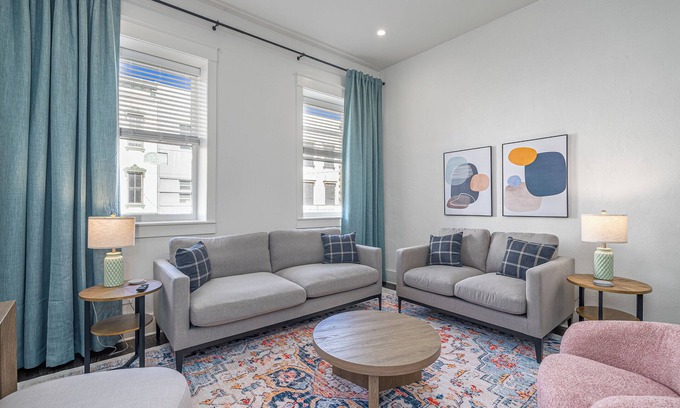 Yamacraw Village Copropriété | Historic Townhome D - Downtown Savannah!