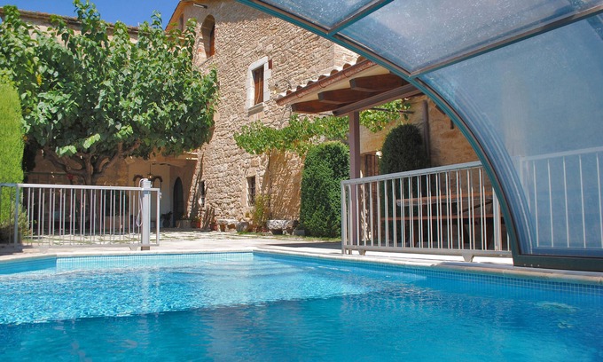 Mata Maison | Grande maison traditionnelle catalane avec piscine privée chauffée, près du lac.