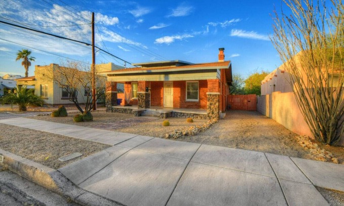 Feldman's Maison | Historic University Area/ Pet Friendly