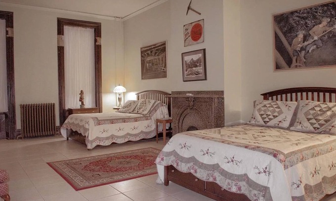 Ranshaw Lit Et Petit-Déjeuner | White House Cherry: Charming B&B with WiFi and AC in Serene Shamokin