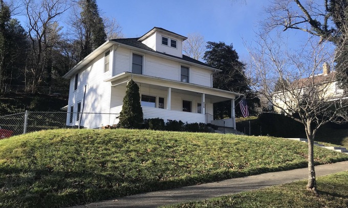 Fourmile Maison | La maison Gambrel située dans le quartier historique de Pineville, dans le Kentucky