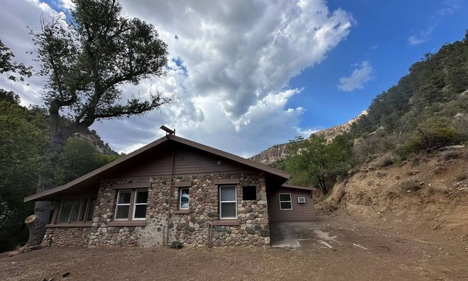 Globe Maison | Historical Ash Creek Canyon Mining Cabin Chrysotile, Arizona