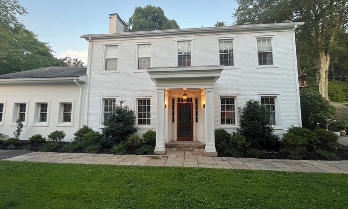 Bakerstown Autre | Historical charm meets modern fun, 3 acres, 6 bds, pool, basketball, bocce - PGH
