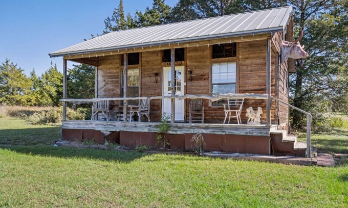 Warrenton Maison | Historical country cabin in Round Top!