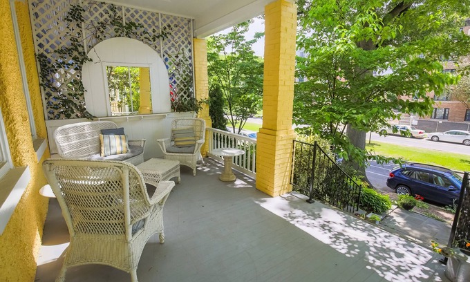 Cleveland Park Maison | Historical home next to Zoo, National Park, metro and shops.