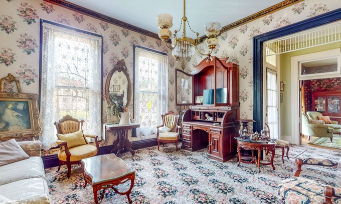 Springfield Maison | Historical Home w/ Modern Conveniences w/ Porches