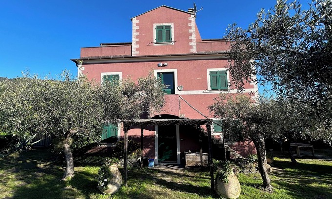 Cinque Terre Maison | Historical Villa 'The Birdhouse' with Garden and Views