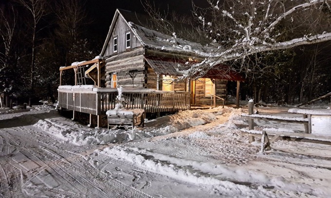 Eganville Cabine | Historical Square Timber Home right at the heart of Snow Country