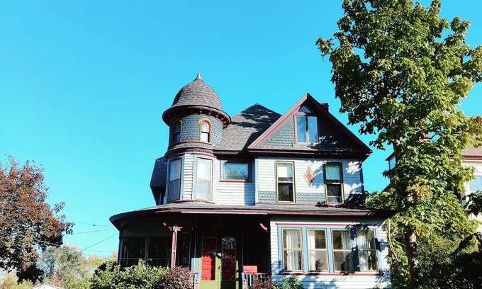 St. Paul Appartement | Historical Victorian in Swede Hollow