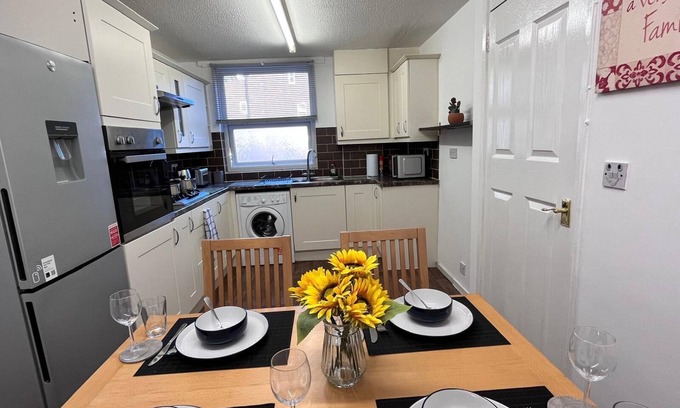 Thamesmead East Maison | Hive Stays Close to Abbeywood Free Parking Wifi