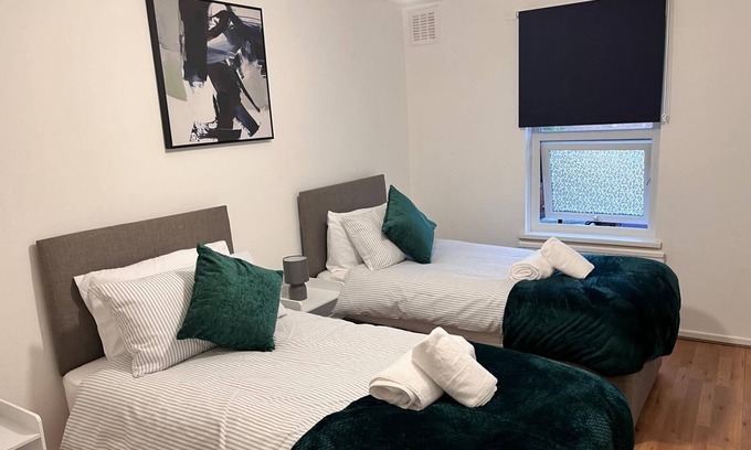 Thamesmead East Maison | Hive stays close to Abbeywood free parking WIFi