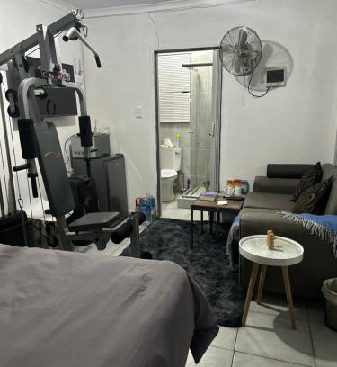 Moses Kotane Appartement | Hlones place