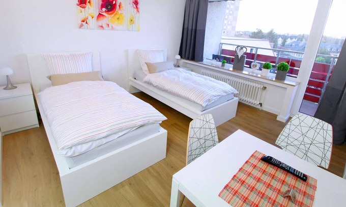 Sankt Augustin Appartement | HÖ01 large apartment with dryer and washing machine