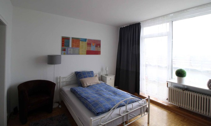 Sankt Augustin Appartement | HÖ01 large apartment with dryer and washing machine
