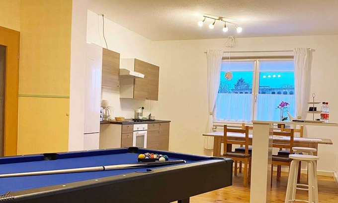 Zwickau Appartement | HÖ01 large apartment with dryer and washing machine
