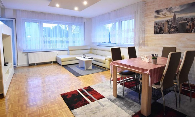 Porz Appartement | HÖ01 large apartment with dryer and washing machine