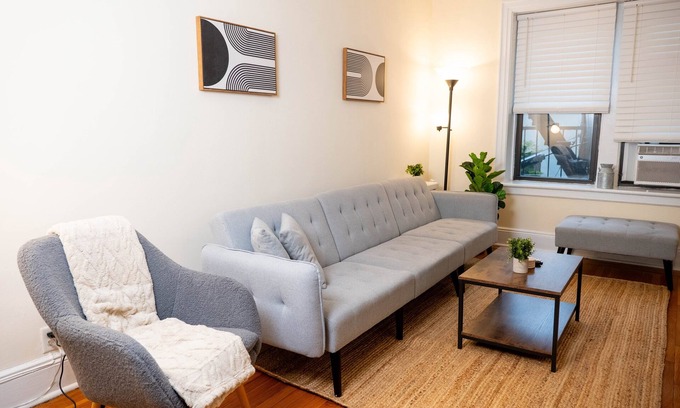 Hoboken Appartement | Hoboken Haven – Heart of town!