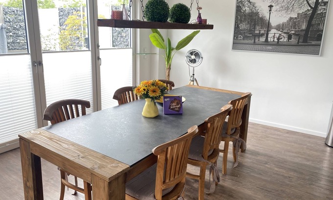 Constantia Appartement | Hochmoderne Ferienwohnung mit gr. Dachterrasse, Zentral in Emden
