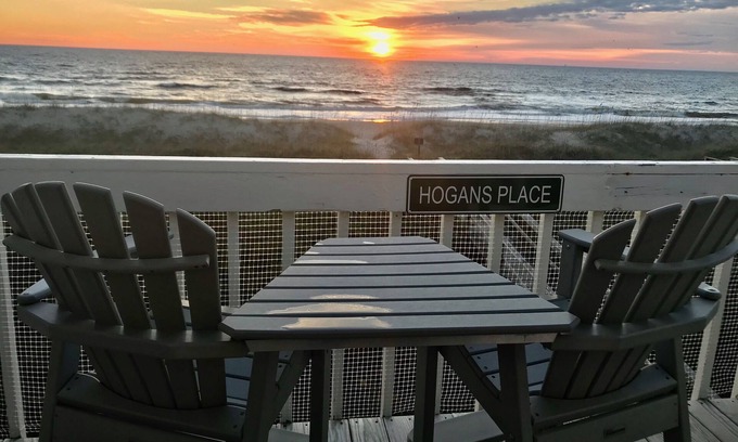 Carolina Beach Copropriété | Hogan's Place Oceanfront offre une vue spectaculaire et une unité entièrement rénovée
