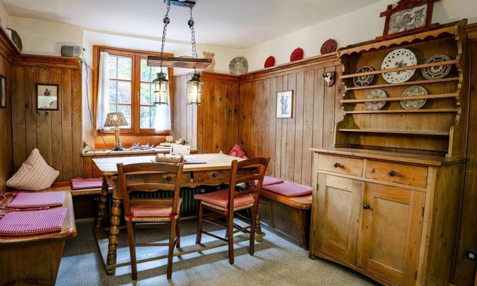 Mittenwald Appartement | "Hoglhaus" - Holiday home/4 bedrooms/you, bathroom, WC - Hoglhaus and Malerwinkel