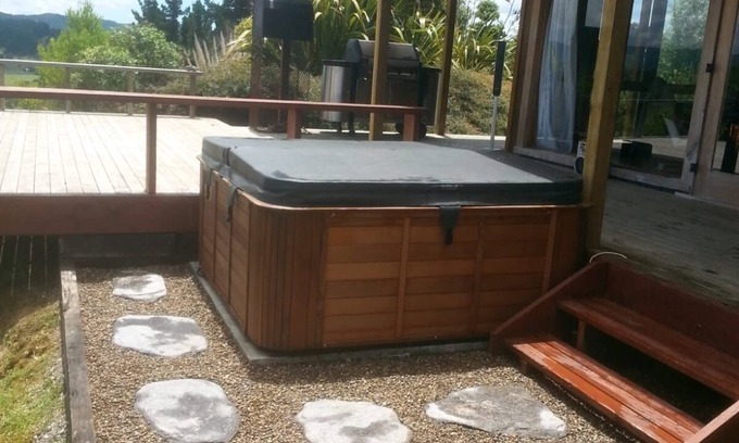 Kohukohu Maison | Hokianga Haven - A relaxing retreat with spectacular views from the top.