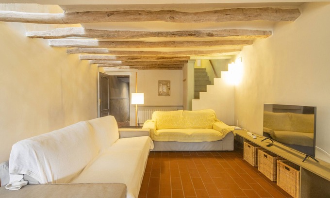 Juncosa Maison | Holiday Home 'Ca La Francesa' with Mountain View, Private Terrace and Wi-Fi