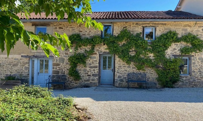 Saint-Leonard-de-Noblat Cottage | Gîte spacieux avec grande terrasse