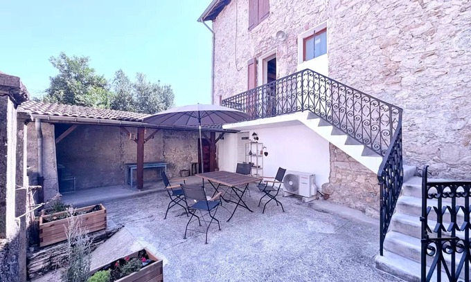 Saint-Vincent-de-Mercuze Maison | Maison de Vacances 'Casa Mialy - Clim Wifi Terrasse' avec Vue sur la Montagne, Wi-Fi et Climatisation