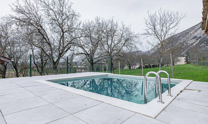 Sainte-Eulalie-en-Royans Maison | Maison de vacances 'La Maison Dans Les Noyer' avec piscine privée, Wi-Fi et climatisation