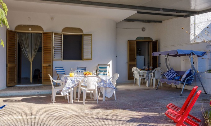 Torre Specchia Ruggeri Maison | Logement de vacances "Villa Tramontana 30 Metri Dal Mare" près de la plage