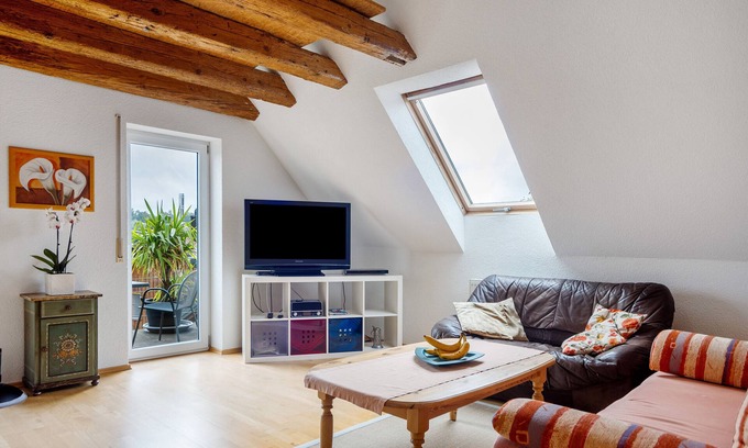 Bad Schussenried Appartement | Holiday Apartment 'Goelz' with Lake View, Wi-Fi and Air Conditioning