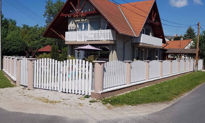 Balatonkeresztur Appartement | Appartement de vacances avec balancoire pour enfants et bac à sable