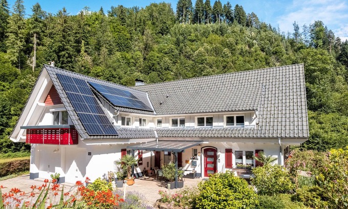 Oppenau Appartement | Appartement de vacances "3" avec vue sur les montagnes, 3 terrasses partagées et Wi-Fi