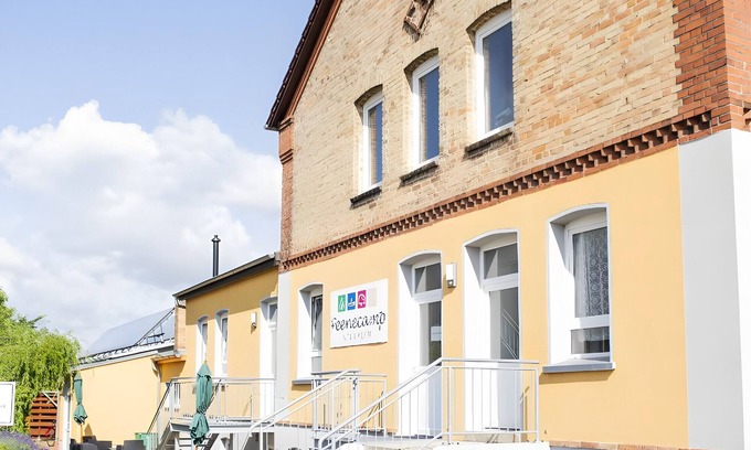 Neukalen Appartement | Holiday Apartment '4 - 6 People' with Shared Terrace and Wi-Fi