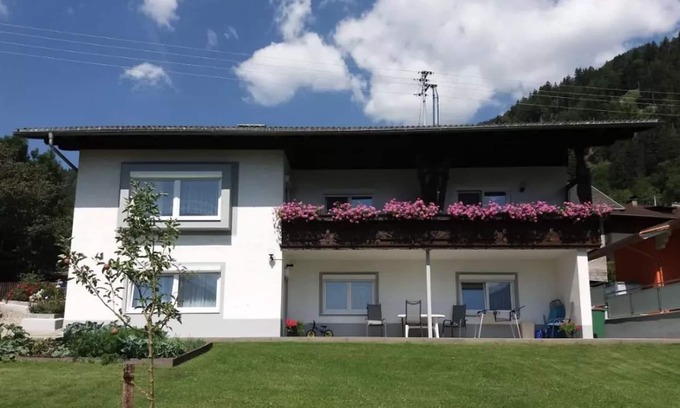 Obervellach Appartement | Holiday Apartment "Bergzauber Im Mölltal" with Mountain View, Terrace & Wi-Fi
