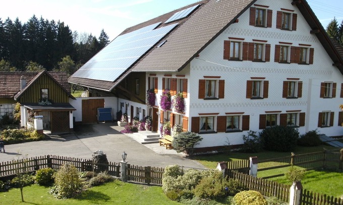 Hergensweiler Appartement | Appartement de vacances à Ferienhof Wetzel avec jardin et terrasse partagés, ONE Pet allowed