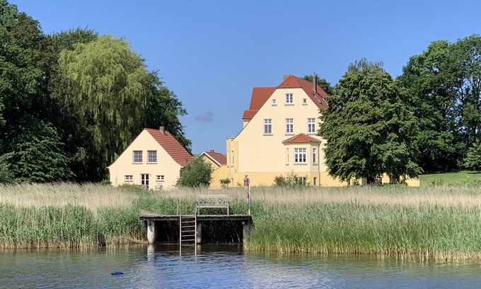 Grubnow Appartement | Appartement de vacances "Gut Grubnow Rügen - 2" avec vue sur lac, jardin partagé et Wi-Fi