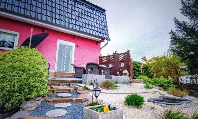Neupetershain Nord Maison | Holiday apartment with dog