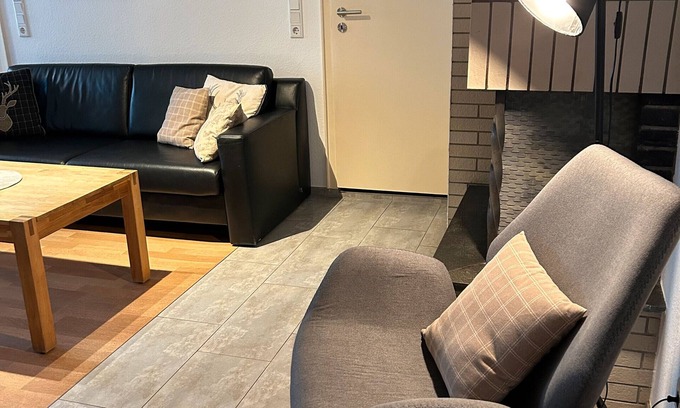 Gellinghausen Appartement | Holiday Apartment '3, 53sqm' with Shared Terrace, Shared Garden and Wi-Fi
