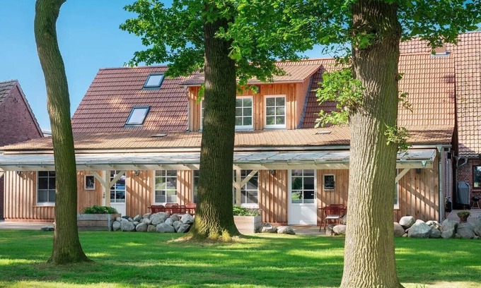 Strohen Appartement | Appartement de vacances "Eichengeflüster Schwalbenloft" avec terrasse privée sous les chênes
