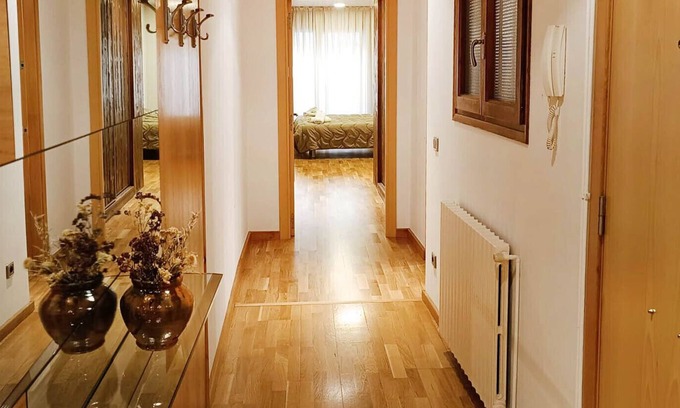 Sort Appartement | Appartement de vacances 'Exclusivo Apartamento' à Sort avec balcon et vue sur les montagnes