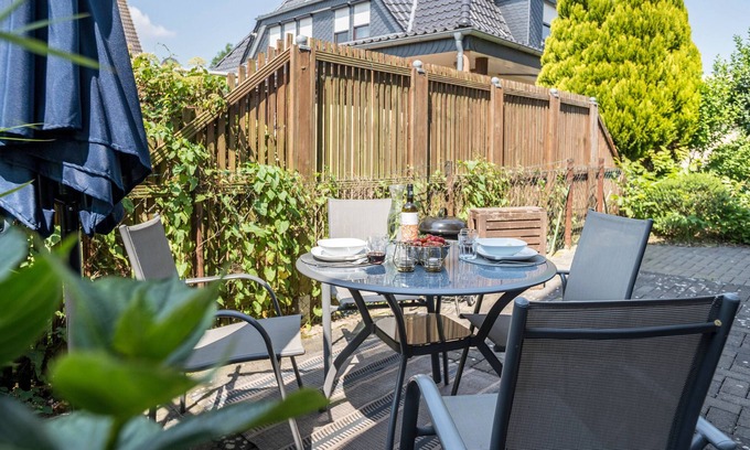 Mahndorf Appartement | Holiday Apartment "Hanse" with Private Terrace & Wi-Fi