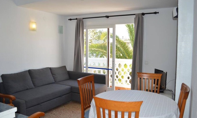 Es Canar Appartement | Appartement de vacances dans un complexe bien entretenu avec Wi-Fi et balcon.