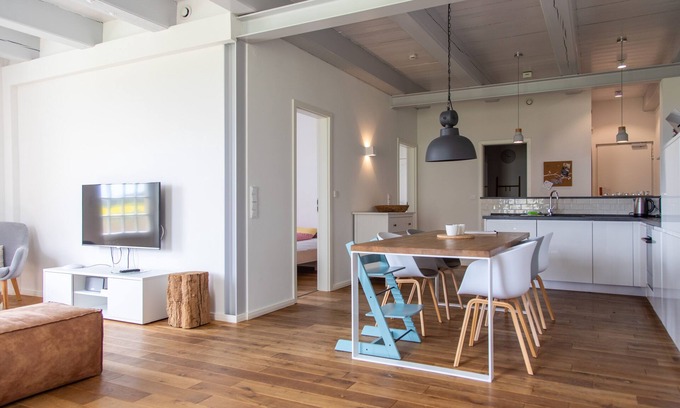 Dornum Appartement | Holiday apartment in a listed building directly on the dyke (Whg. 2)
